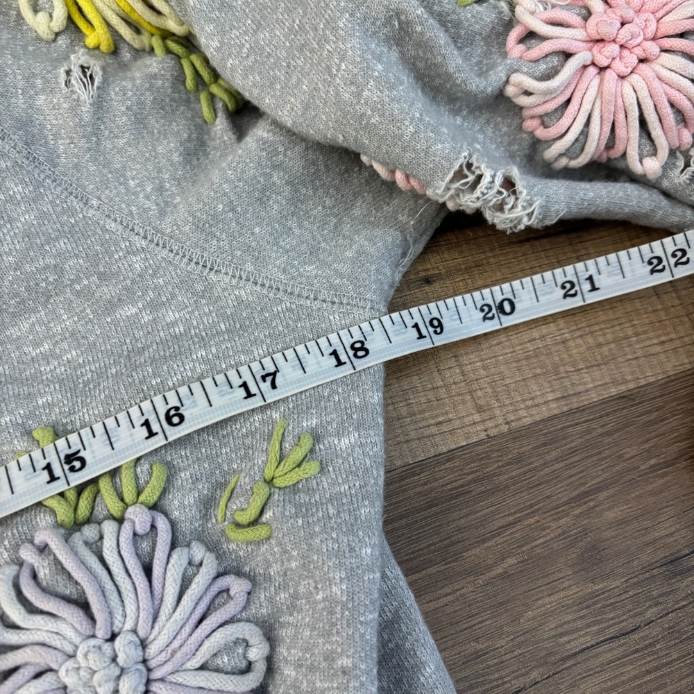 Anthropologie Artisan De Luxe Distressed Sweatshirt Floral Yarn Embroidery RARE - Picture 8 of 9